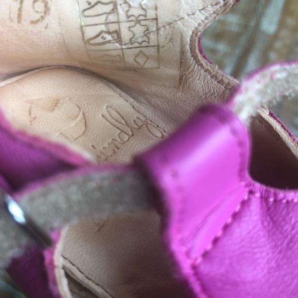 Easy Peasy Lillyp Velcro leather Mary Jane soft soled shoes in “fushia” - Picture 9 of 12